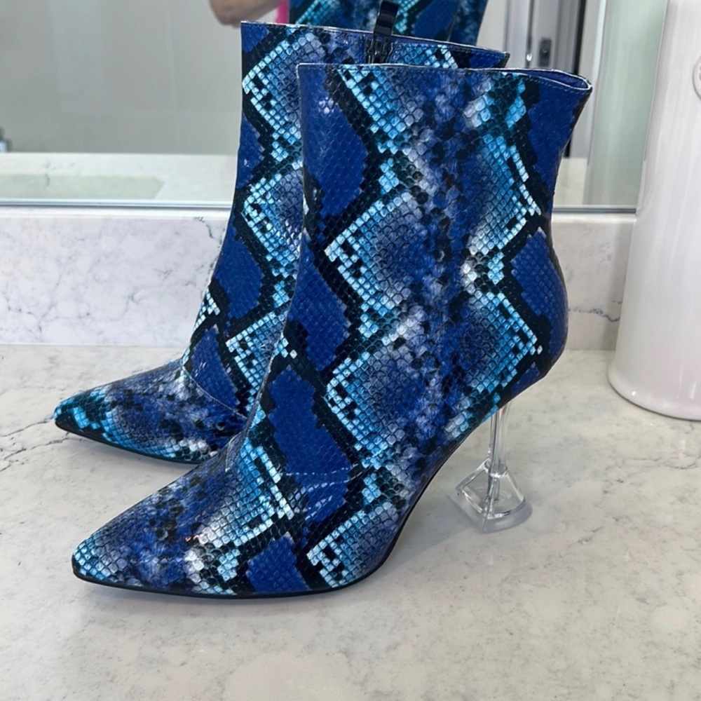 Blue Snakeskin Boots Clear Heels NEW 10
